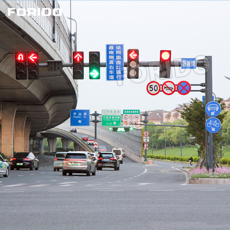 F Pole Single Cantilever Signal Light