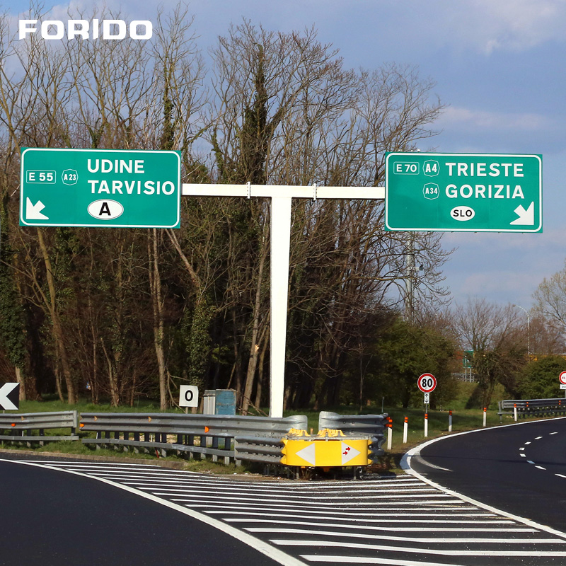 Long-Lasting T-bar Cantilever Sign