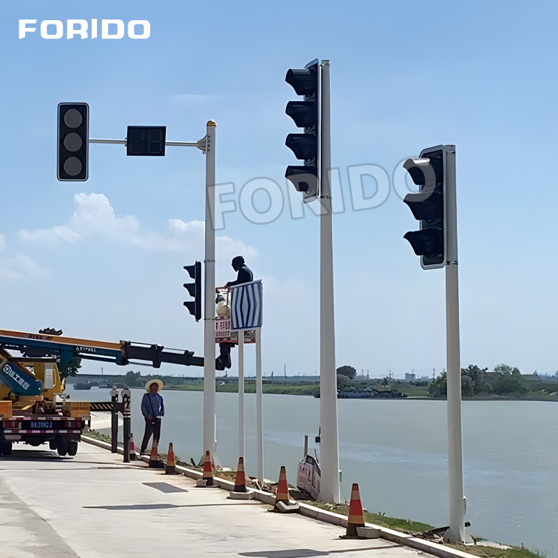 F Pole Single Cantilever Signal Light